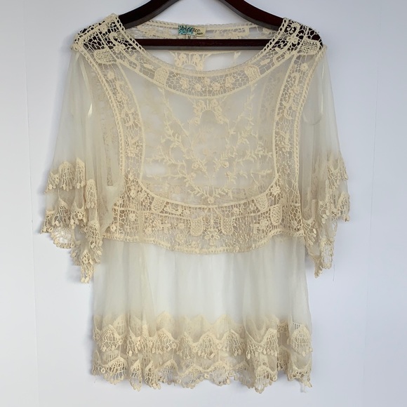 Tops - Cute lace top. Perfect for the beach or brunch with friends!
